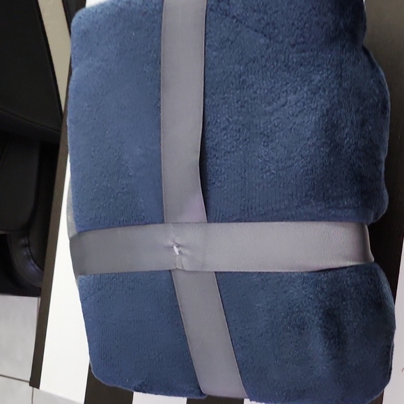 Bon Voyage Memory Foam Neck Pillow & Blanket Travel Gift Set - Picture 15 of 16